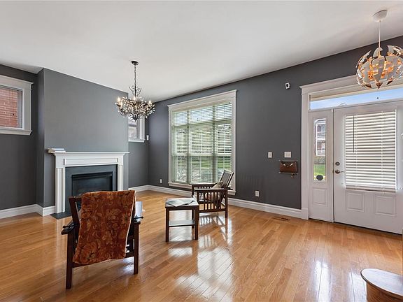3rd image of 3931 McRee Ave