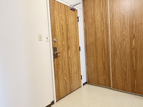4th image of 1653 Ouellette Ave #907