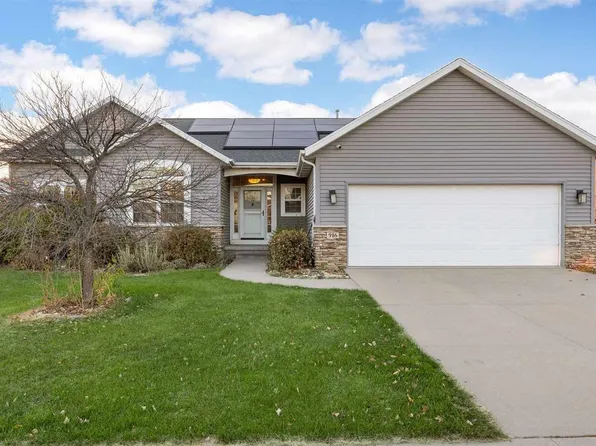 916 Blue Stone St NW, Cedar Rapids, IA 52405