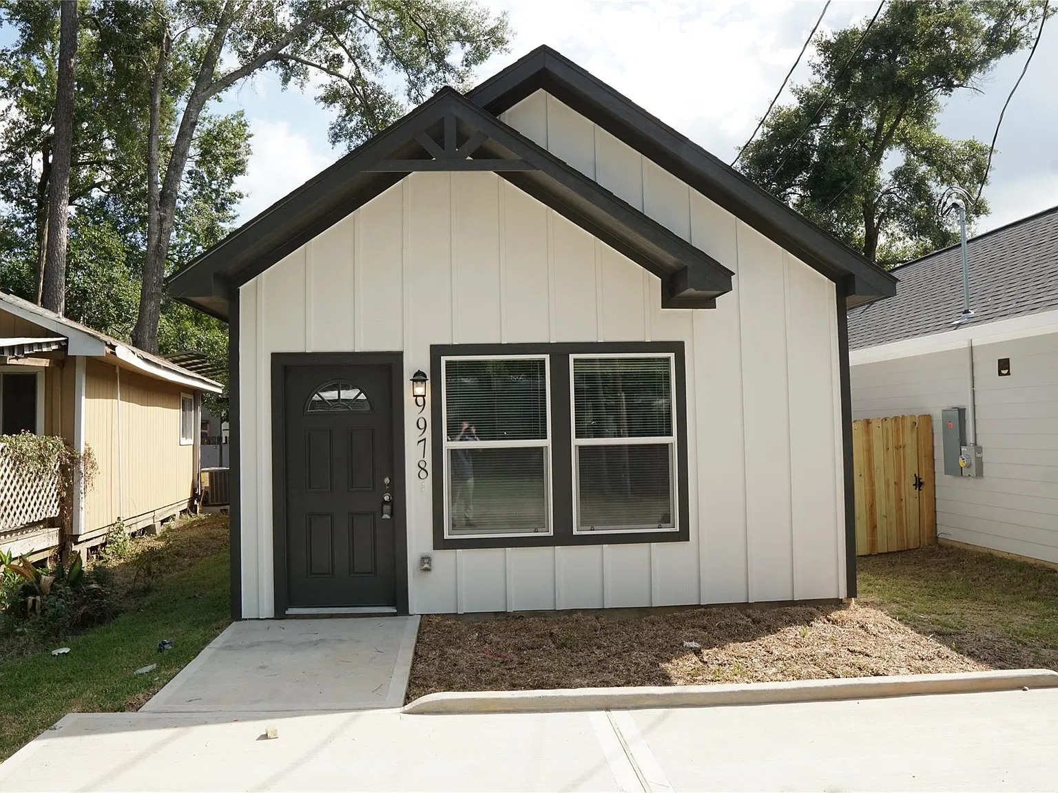 3 bed, 2.0 bath, 970 sqft, $1,350 — Photo 1