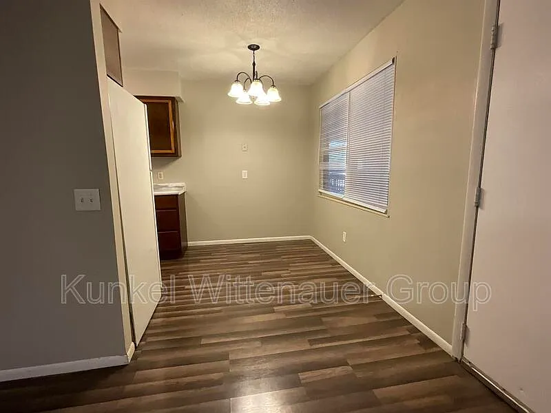 2 bed, 1.0 bath, 1050 sqft, $800 — Photo 4