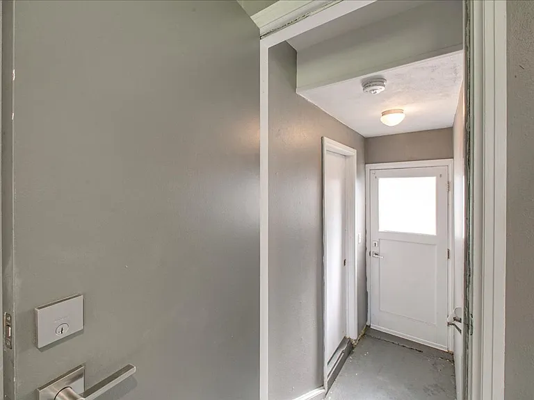 2215 N 23rd St — Photo 11
