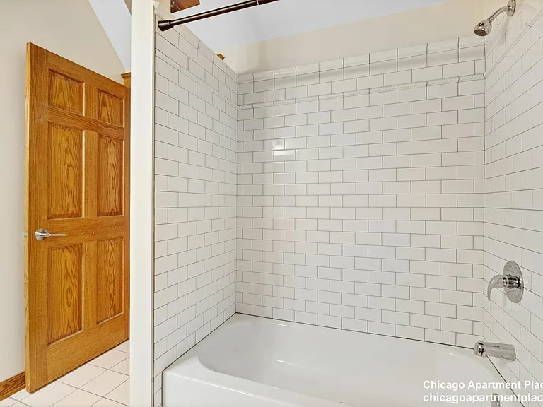 216 N May St #101 — Photo 13