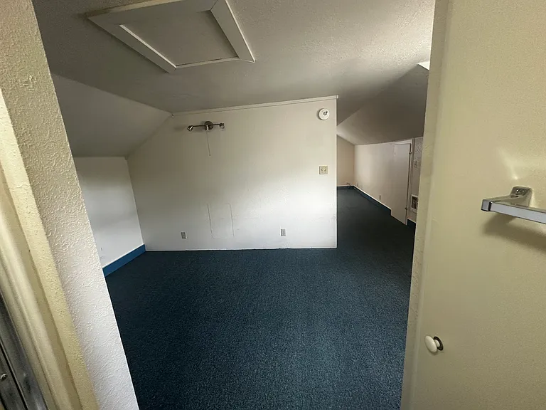 720 W 18th Ave #B — Photo 11