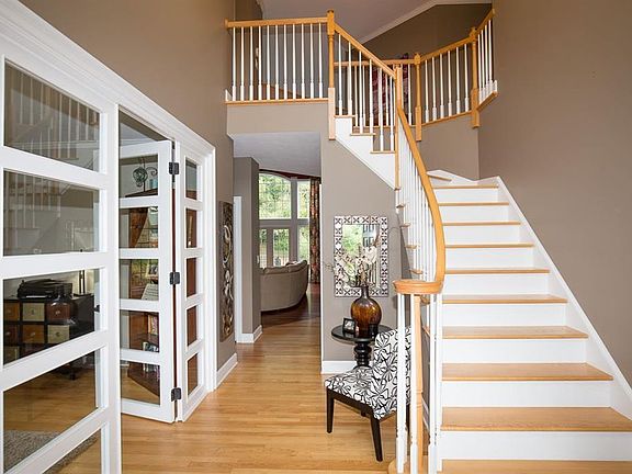 2nd image of 18 Windsor Ct