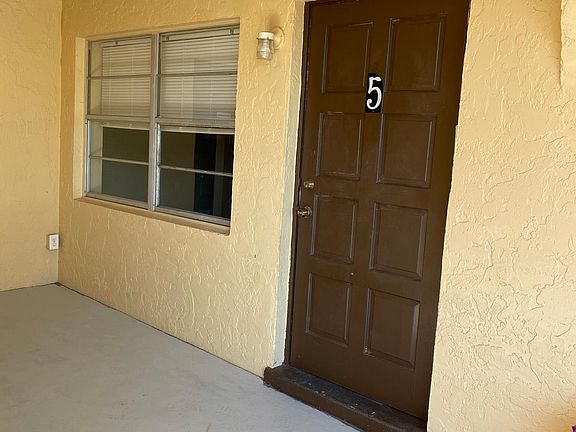 4th image of 1905 Winkler Ave APT 5