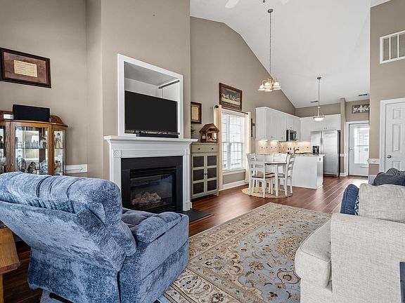 4th image of 4606A Rochester Ct NW