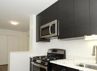 32 E Scott St, Chicago, IL 60610