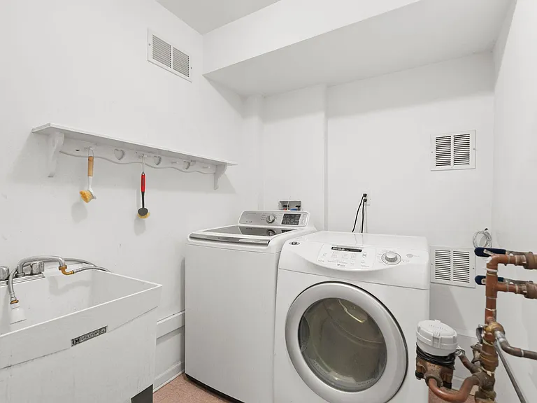 13 Humphrey Ave #1 — Photo 32