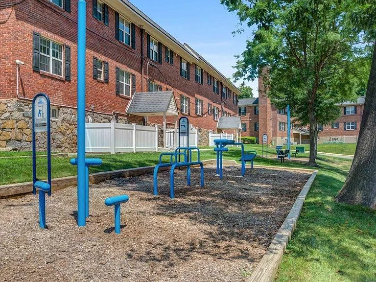 The Villas at Bryn Mawr Apartment Homes — Photo 25
