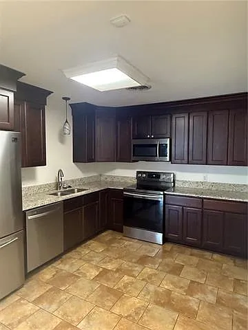 407 E Illinois Ave — Photo 4