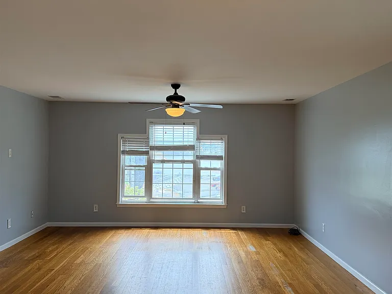 143 W 1st St #2 — Photo 5