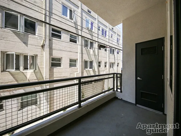 Bella Mare 6th street — Photo 11