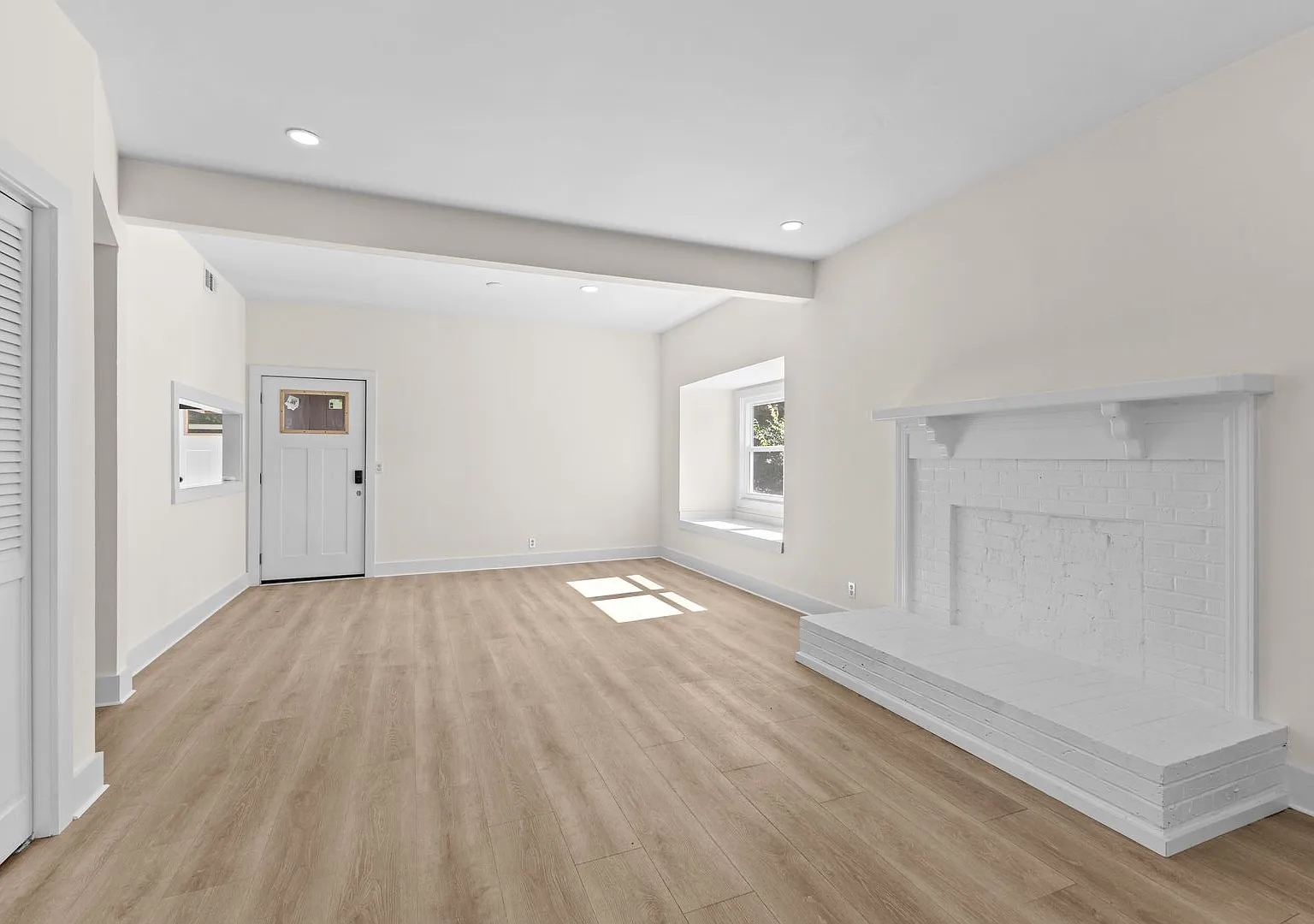 Great Price On A 3 Bd 1 Bth Duplex In Bellevue. $1450 Rent. Newly Remodeled. — Photo 3