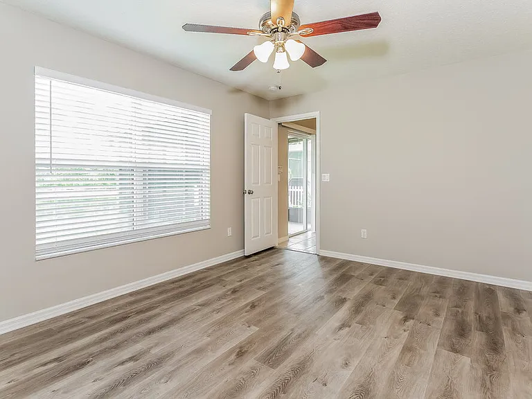 2221 Heathwood Cir — Photo 8
