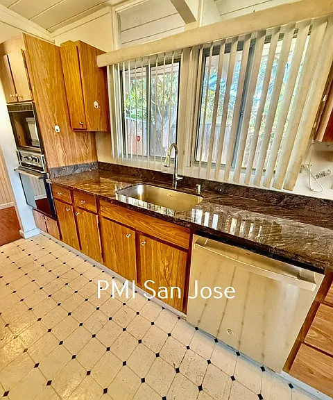 2066 Sandalwood Ct - Kitchen Sink_08052026