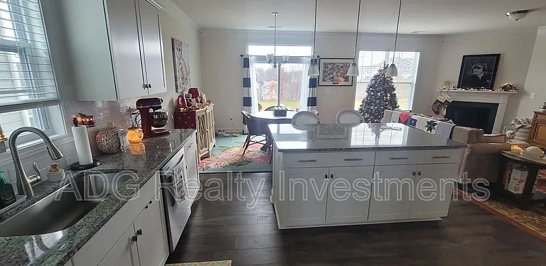 1577 Cambria Ct — Photo 2
