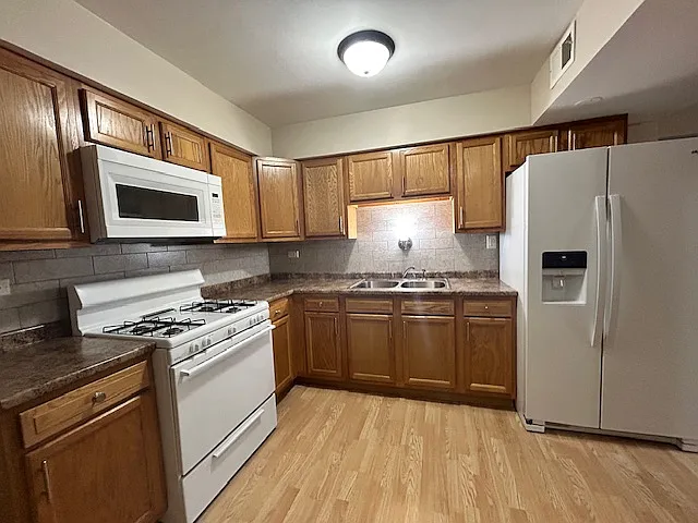 2 bed, 850 sqft, $1,750 — Photo 3
