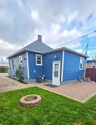 3 bed, 842 sqft, $1,350 — Photo 2