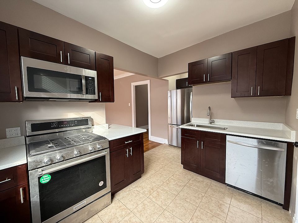 1st image of 6204 N Hermitage Ave APT 3