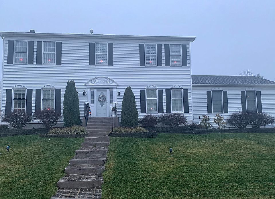 1st image of 806 Vista Way