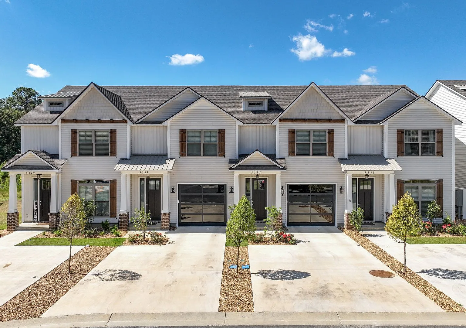 New Construction 4 Bedroom Townhome! — Photo 2