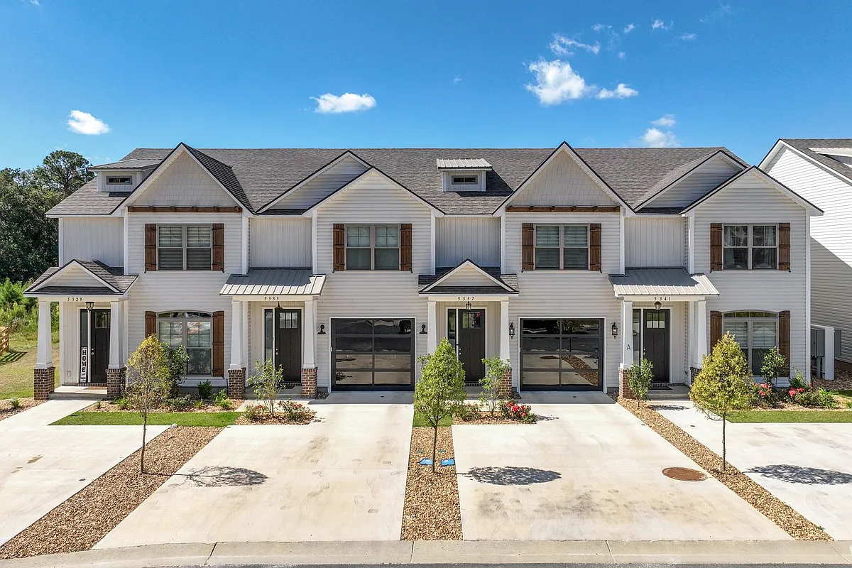 Building Photo - 5072 Hamilton Cir