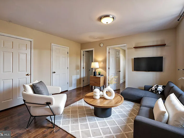 443 Fairmount Ave #C — Photo 2