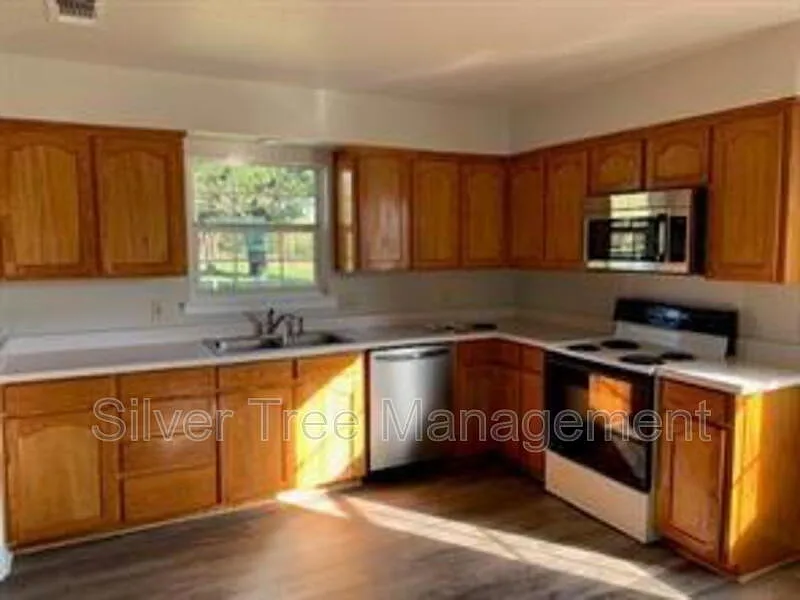 Building Photo - 300 Private Road 4382