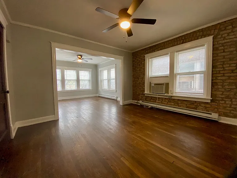 Valentine Place Apartments — Photo 33