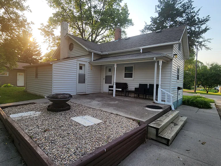 225 E Dakota St — Photo 5