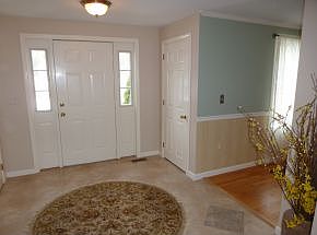 Spacious Foyer w/Tile