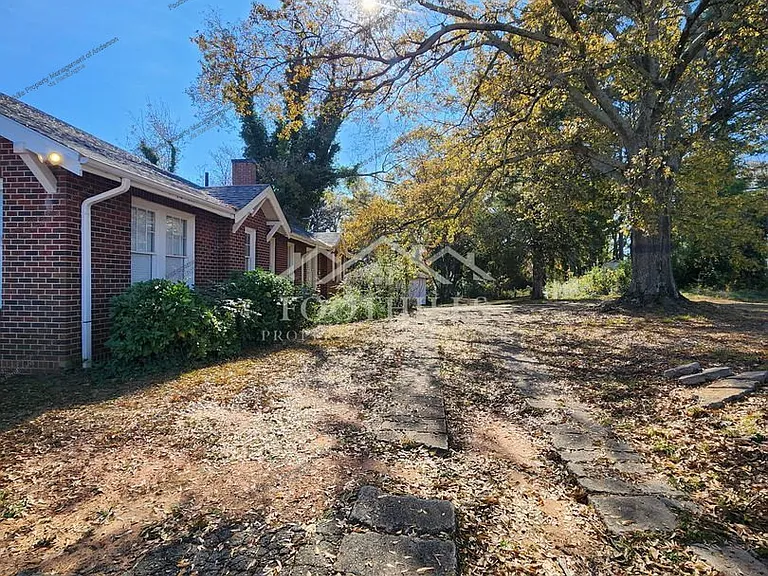 306 E Calhoun St — Photo 12