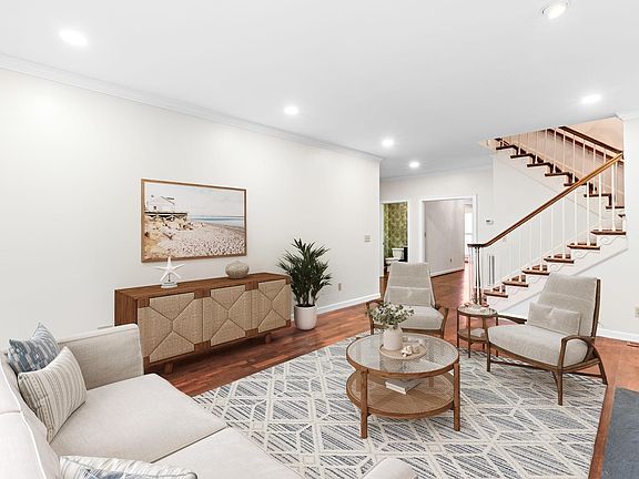 3rd image of 130 Glenbrooke Way