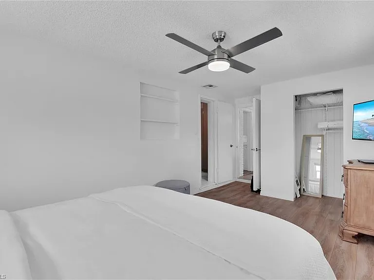 2048 Holiday Ln — Photo 22