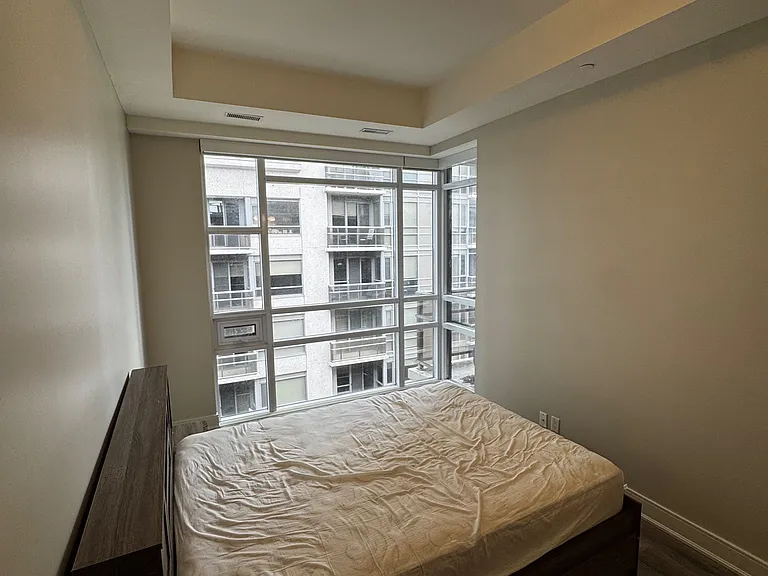 150 Main St W #13 — Photo 12