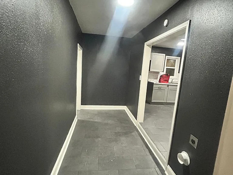 697 N Holmes St — Photo 12