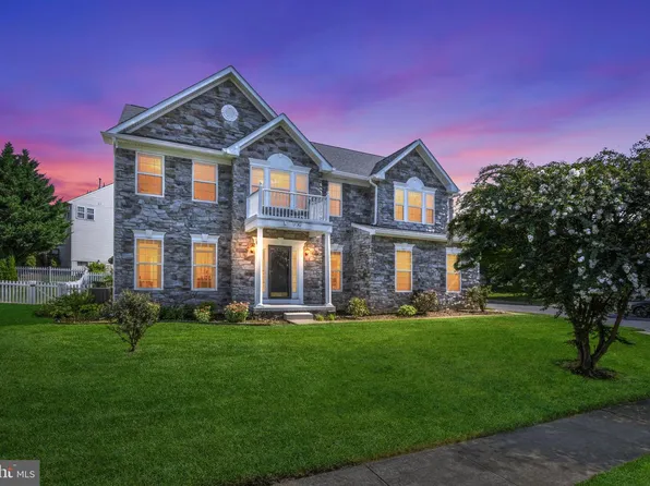 800 Aztec Dr, Frederick, MD 21701