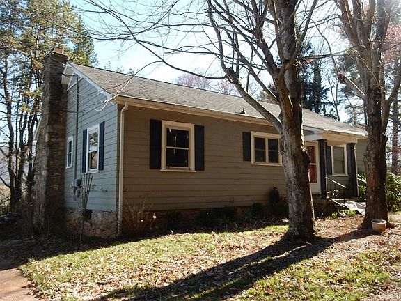 3rd image of 303 Hillside Terrace Dr