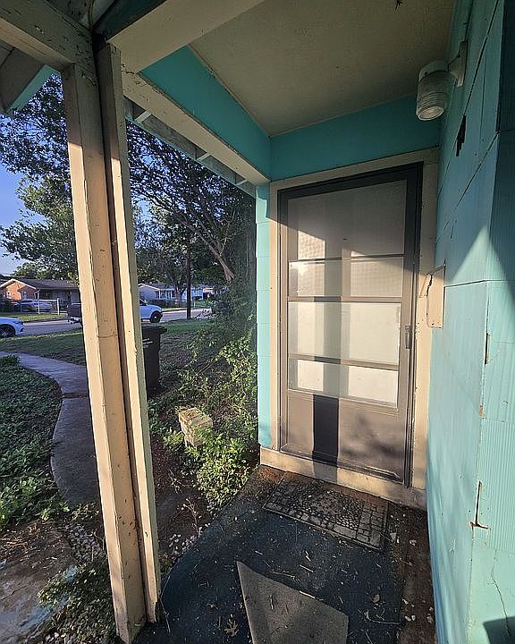 1st image of 114 Pool Dr
