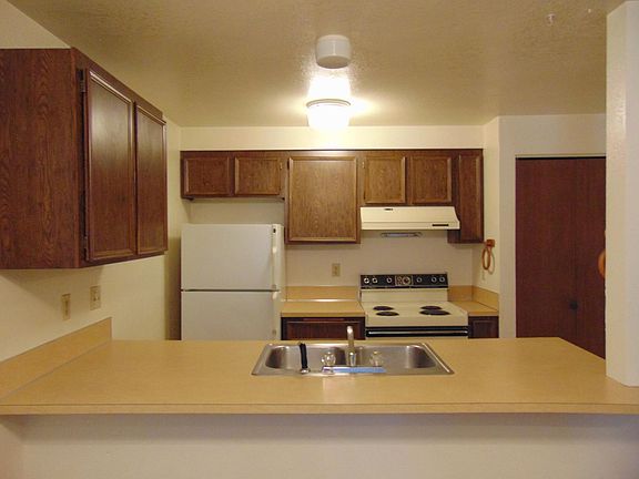 3rd image of 1502 W Sandalwood Dr