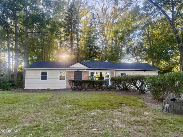 5045 Fairgreen Dr, Toledo, OH 43613