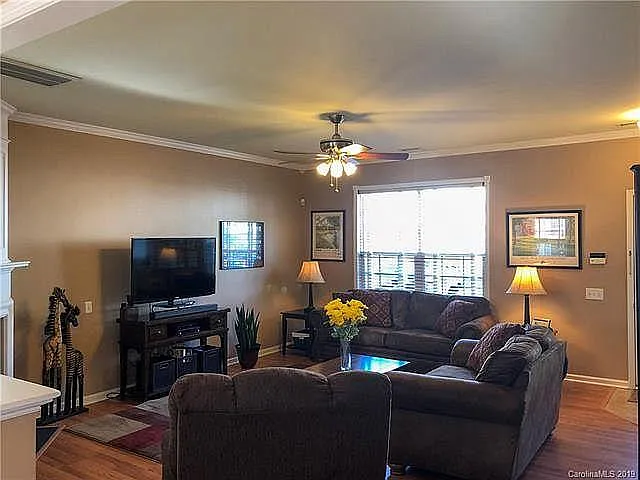 3024 Mannington Dr — Photo 8