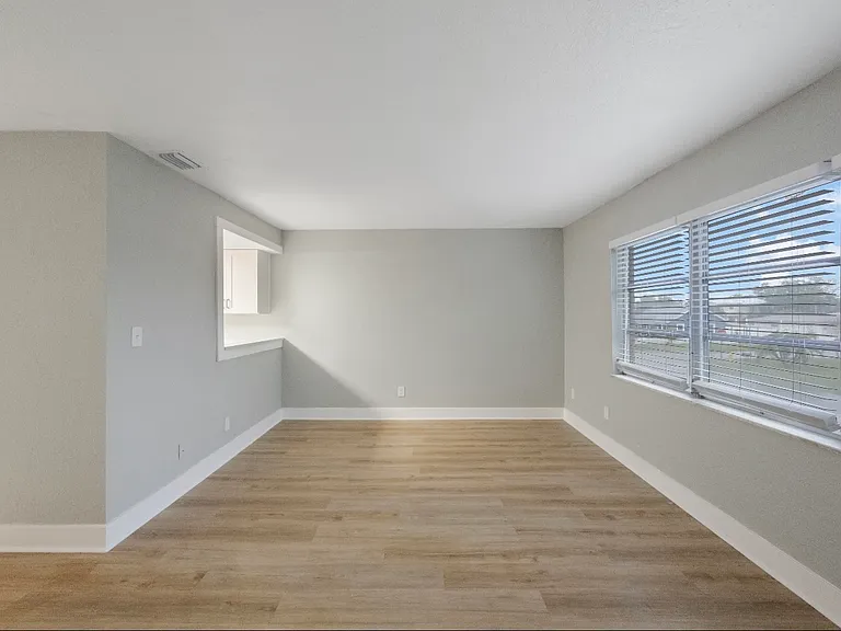 3060 Clinton St S #4 — Photo 2
