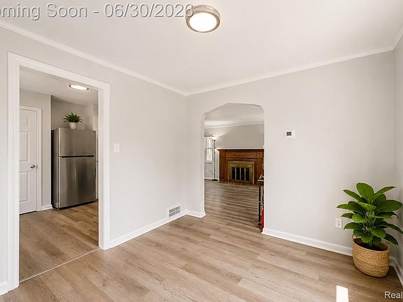 4th image of 10883 Balfour Rd