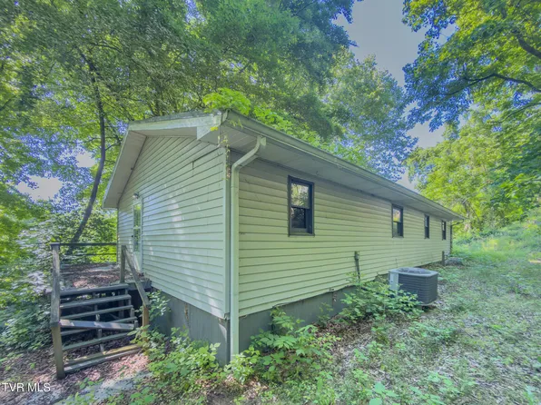 106 Arwood Hill Rd, Hampton, TN 37658