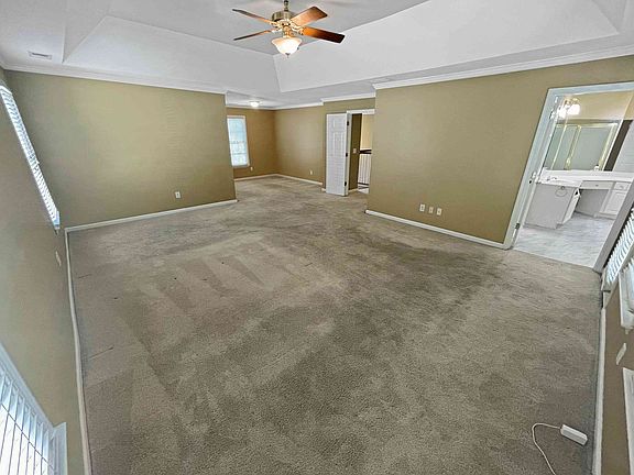 3rd image of 1067 Queensgate Dr NE