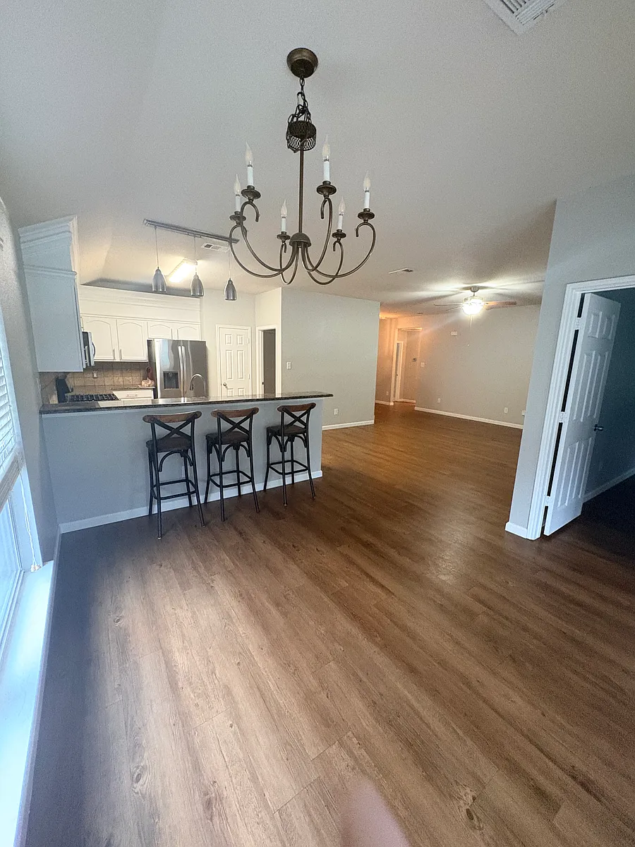 Building Photo - 2260 Fieldcrest Dr