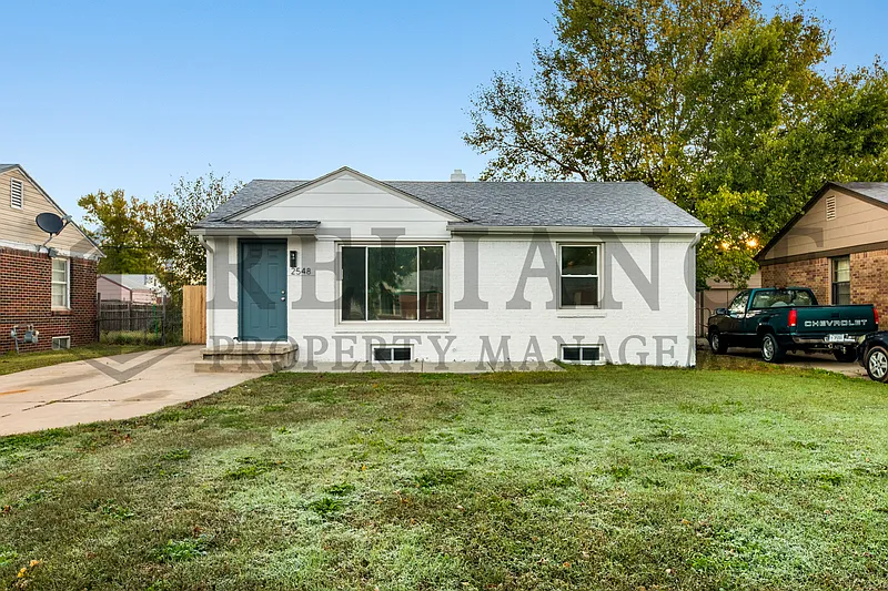 2548 N Somerset Ave