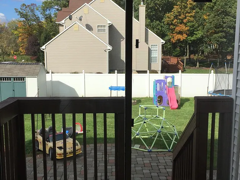 29 Carriage Dr — Photo 3